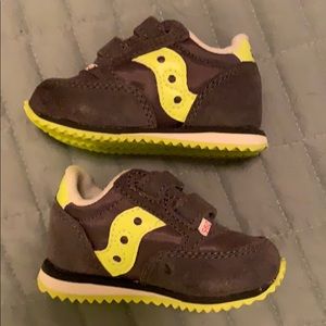 Baby boy Saucony tennis shoes size 2 citron/gray